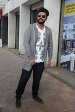 Arjun Kapoor Promotes Half Girlfriend at Reliance Digital Store on 20th May 2017